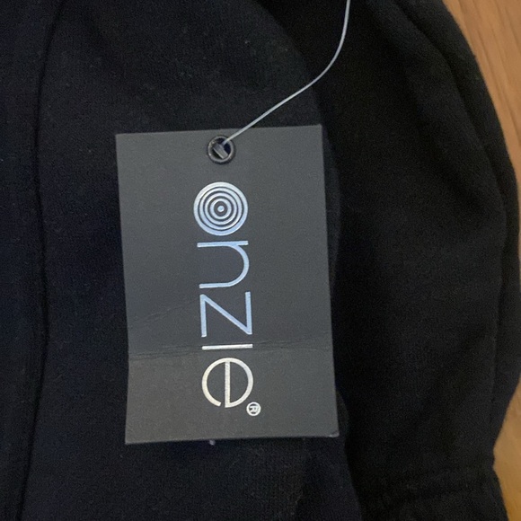 NWT Onzie Women’s Black Cropped Zip Up Hoodie Size M/L - Picture 7 of 10